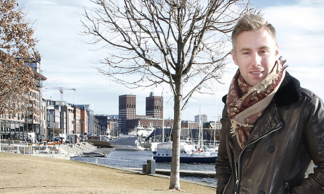 I 2007 var Johnny blakk og dro til Thailand for å jobbe. I dag er han millionær og har besøkt alle verdens land. Det feirer han i Oslo i kveld